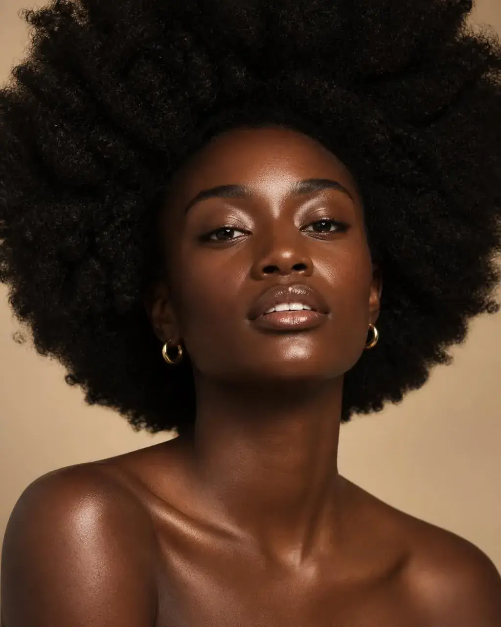 Black woman with radiant, well-nourished melanin-rich skin wearing Nolyra body oil